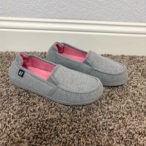Women's Gray RockDove Brand Slipper Size 8